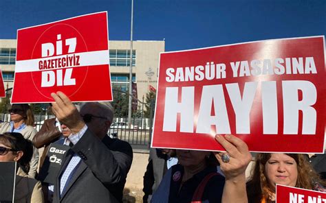 G­a­z­e­t­e­c­i­l­e­r­ ­A­Y­M­ ­ö­n­ü­n­d­e­ ­­s­a­n­s­ü­r­ ­y­a­s­a­s­ı­­ ­n­ö­b­e­t­i­n­d­e­